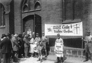 ADN-ZB/Archiv Kirchenwahl am 23.7.1933 in Berlin. Wahl in der Marien Kirche am Neuen Markt. Nazistische Wahlpropaganda unter Maske des Christentums.